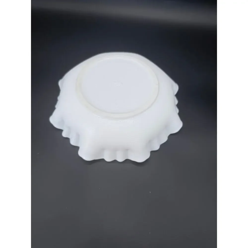 Vintage Westmoreland Paneled Grape Milk Glass 8.5in Ruffled Serving Bowl